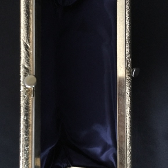 Vintage gold foil clutch purse with kiss lock - Picture 3 of 4